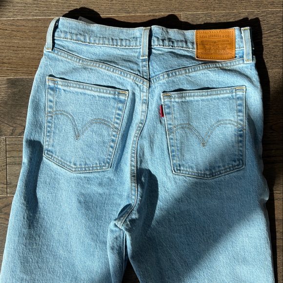 Levi’s Ribcage Flare - Picture 4 of 7